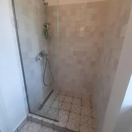Semesterbostad Sziget-lak, Strandkozeli Nyaralo