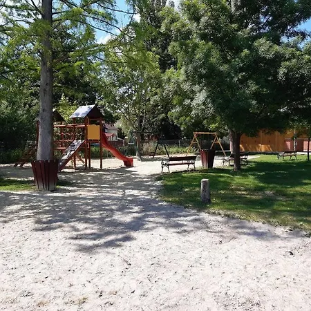 Sziget-lak, Strandkozeli Nyaralo Semesterbostad Ábrahámhegy